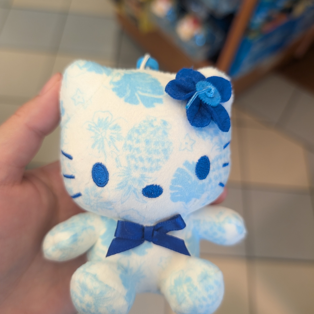 Hello Kitty: Blue Floral Plush Clip-On
